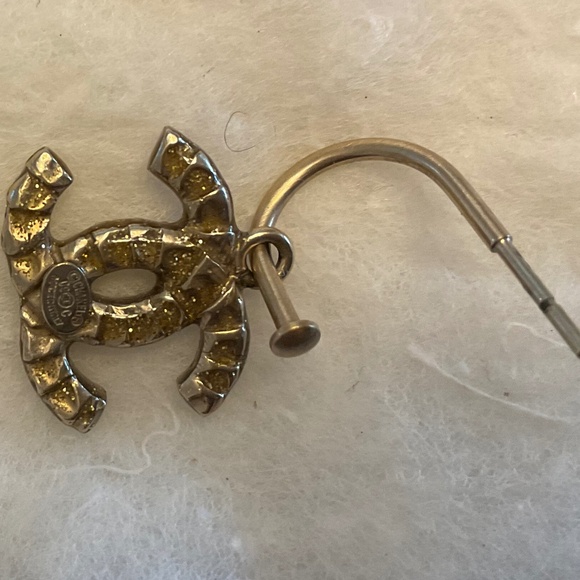 CHANEL Gold CC Logo Drop Earrings - Picture 3 of 4